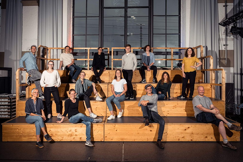 Auf dem Teamfoto sieht man die Mitarbeitenden von WEtell.